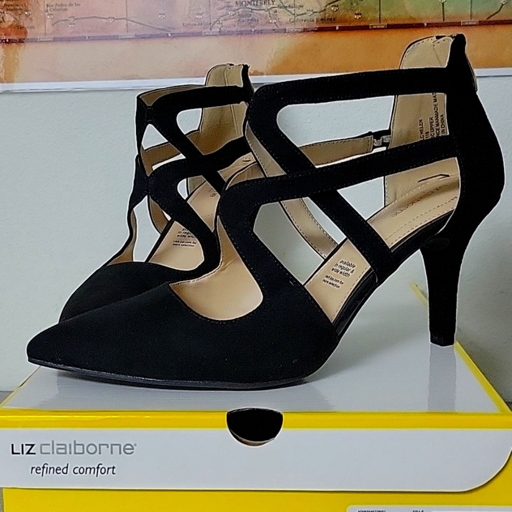 Liz Claiborne Helen Black dress shoes. Size 9.5. 3" heel.